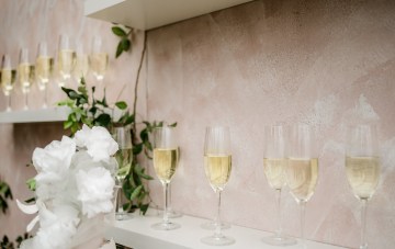 Cheers! 10 Champagne Wedding Ideas