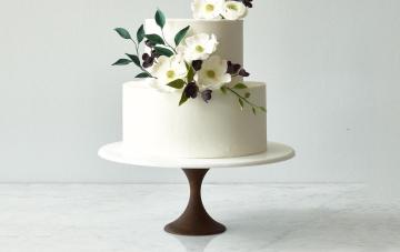 15 Beautiful Cake Stands For Your Wedding Dessert Table