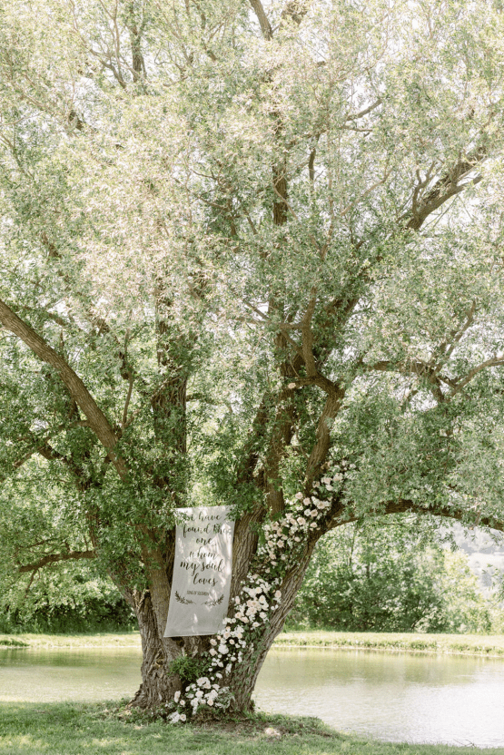 Feminine and Romantic Countryside Same Sex Micro Wedding – SBM Event Co. – YTK Photography – The Sablewood 17