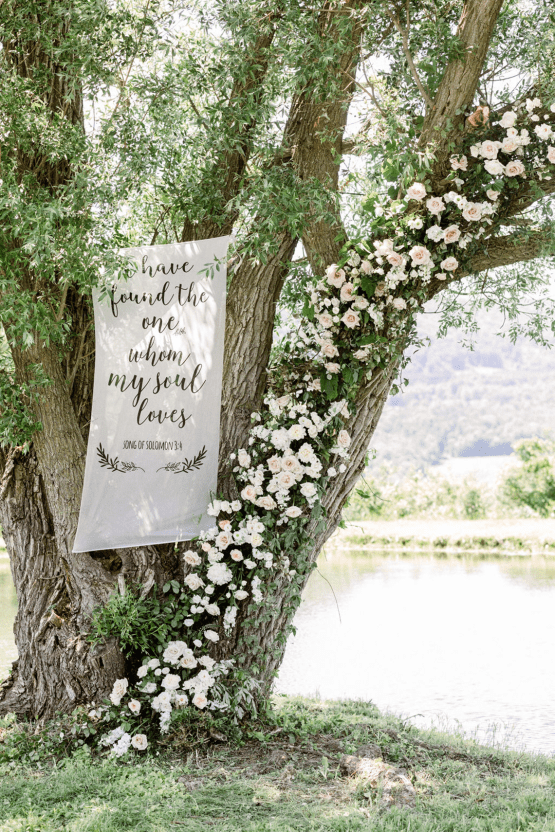 Feminine and Romantic Countryside Same Sex Micro Wedding – SBM Event Co. – YTK Photography – The Sablewood 31